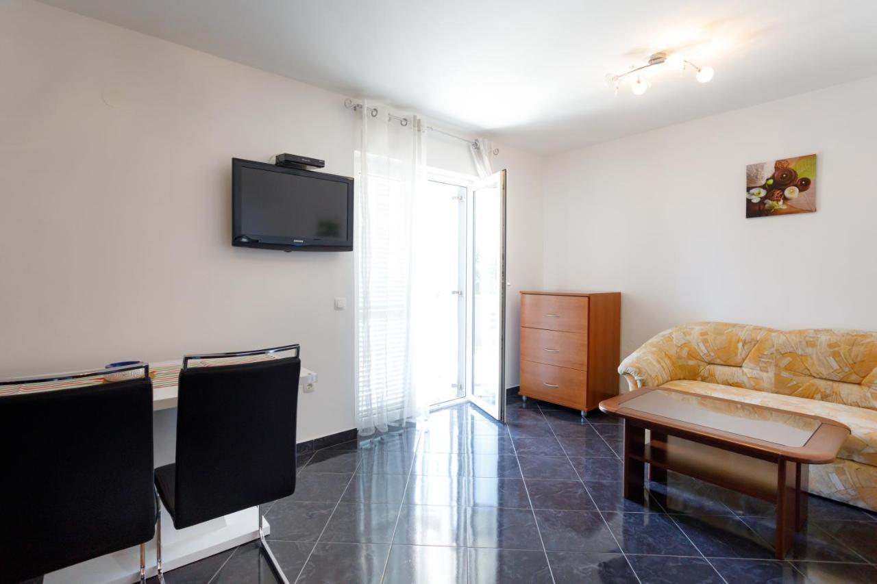 Apartments Lacic Krk Town Buitenkant foto