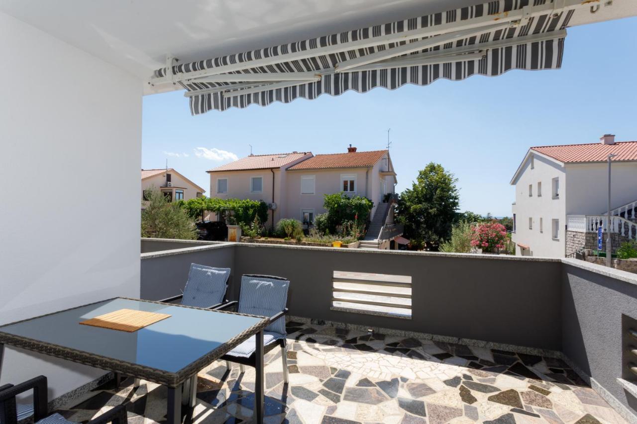 Apartments Lacic Krk Town Buitenkant foto