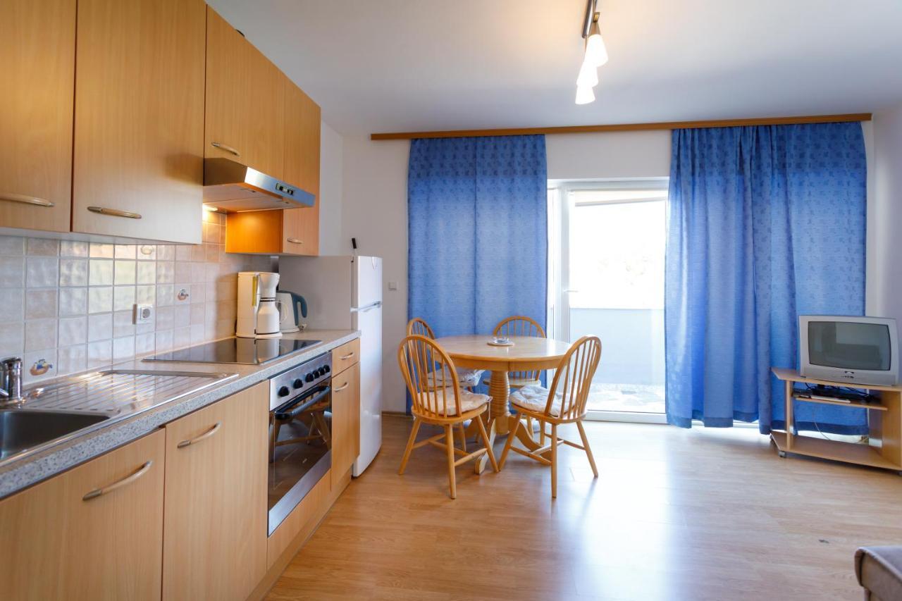 Apartments Lacic Krk Town Buitenkant foto