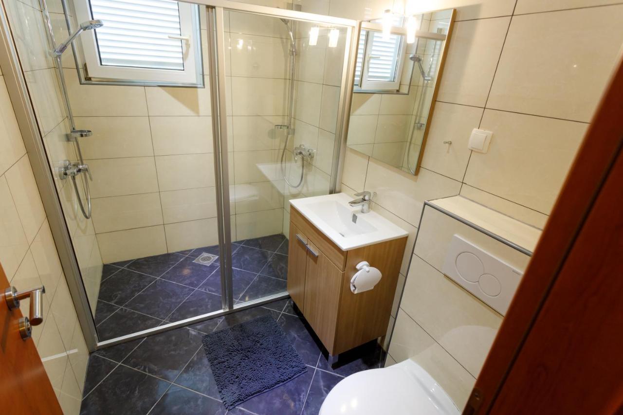 Apartments Lacic Krk Town Buitenkant foto