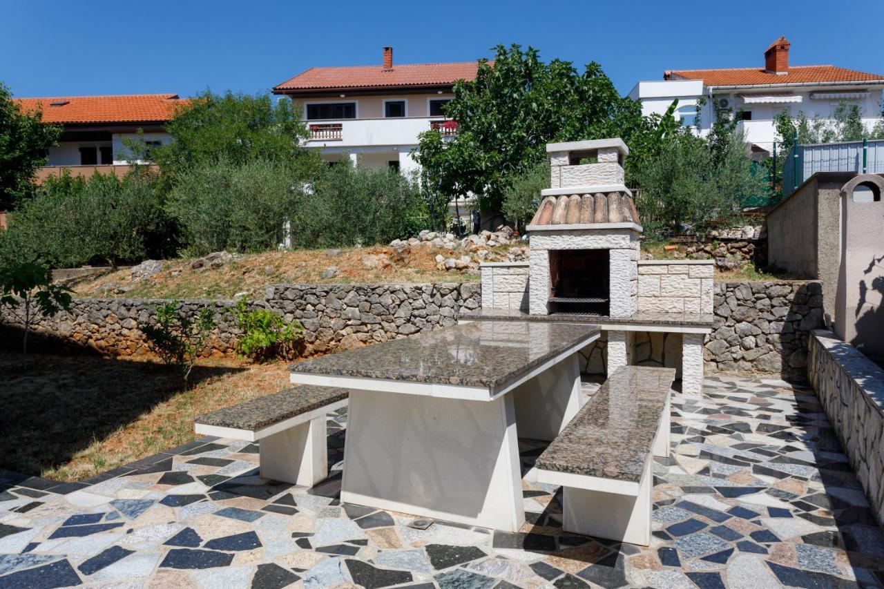 Apartments Lacic Krk Town Buitenkant foto