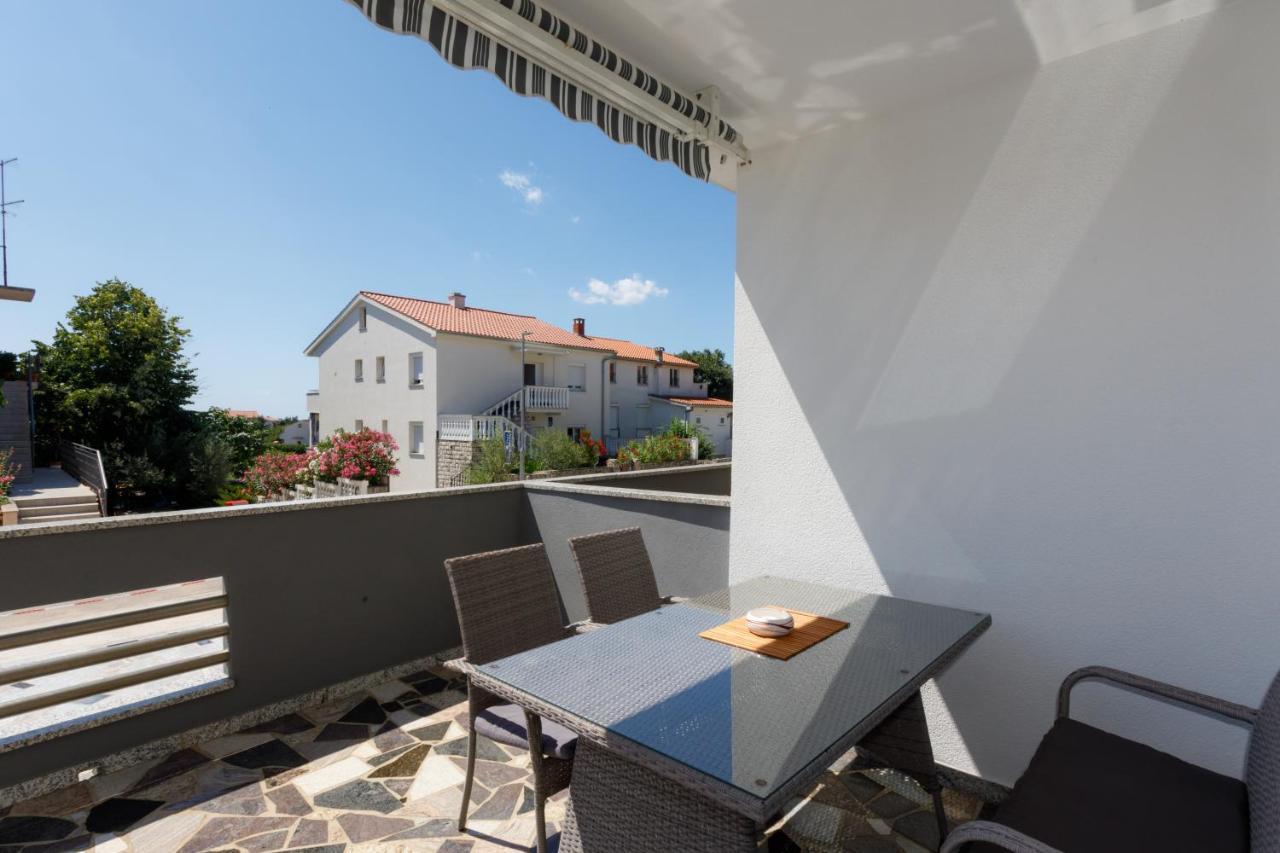 Apartments Lacic Krk Town Buitenkant foto