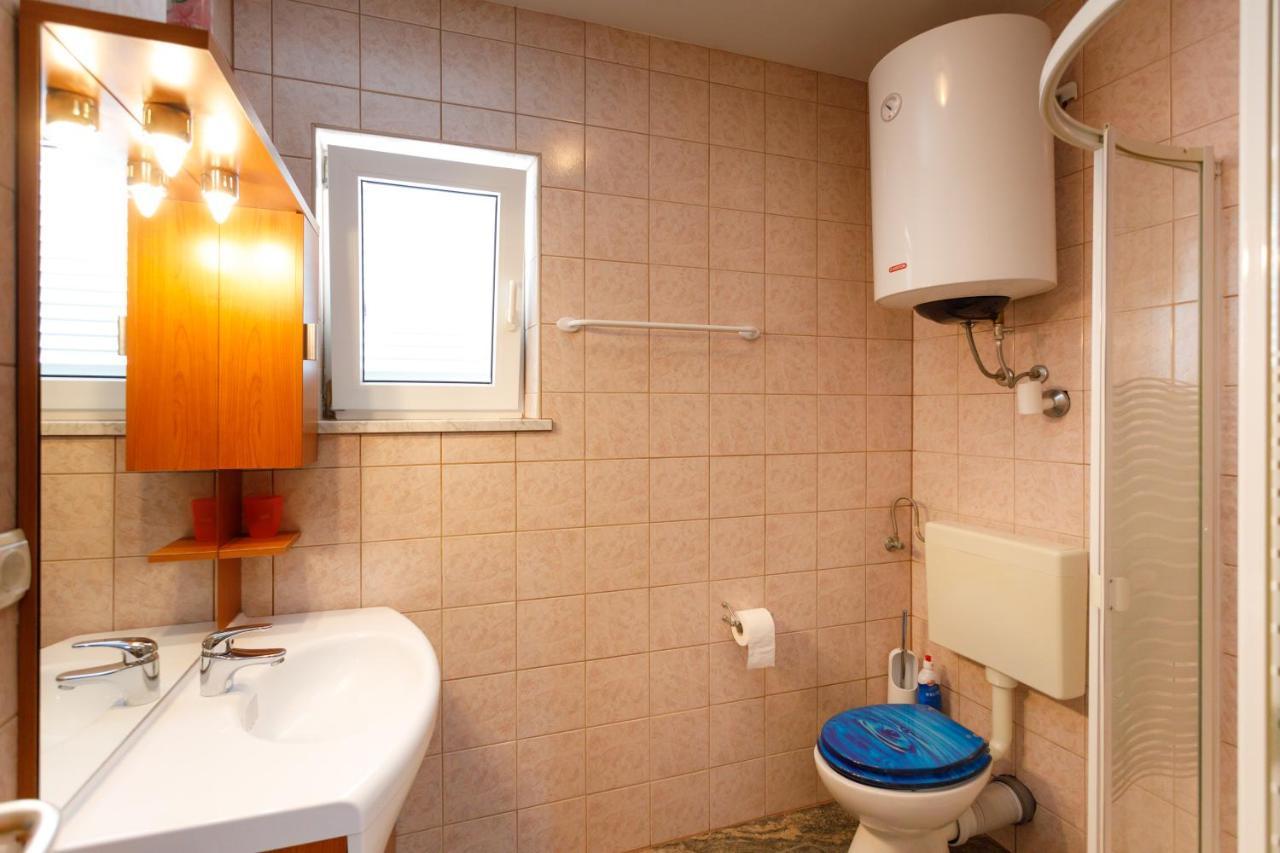 Apartments Lacic Krk Town Buitenkant foto