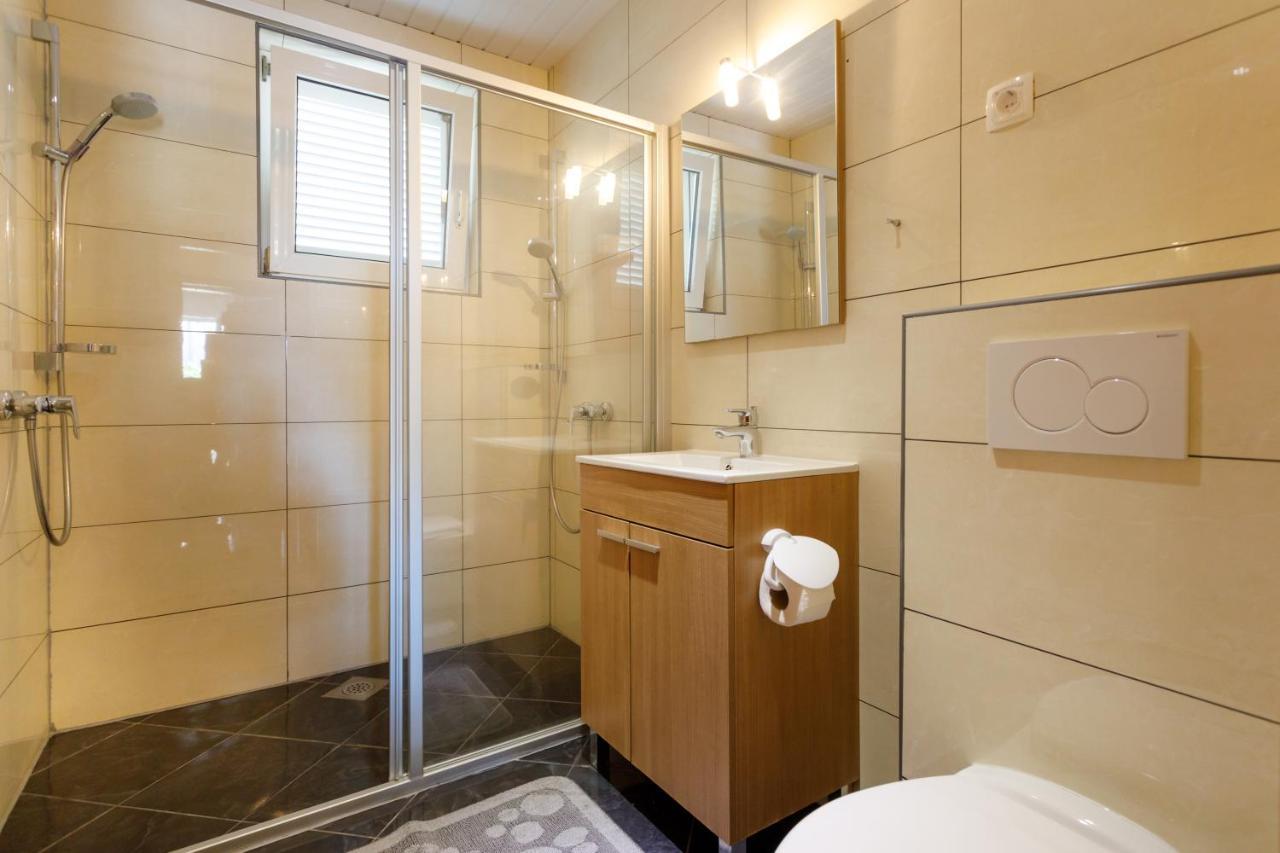 Apartments Lacic Krk Town Buitenkant foto
