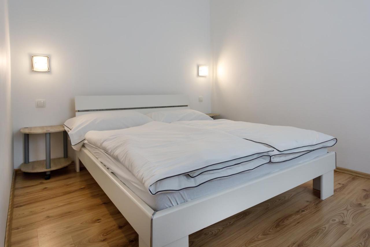 Apartments Lacic Krk Town Buitenkant foto