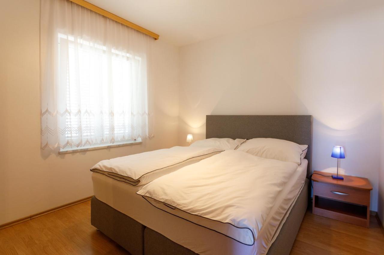 Apartments Lacic Krk Town Buitenkant foto
