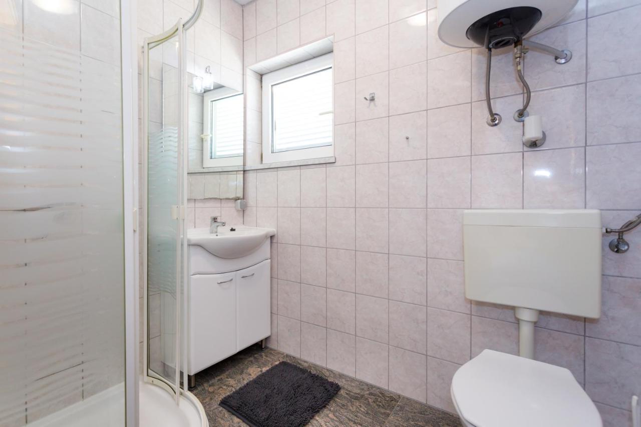Apartments Lacic Krk Town Buitenkant foto