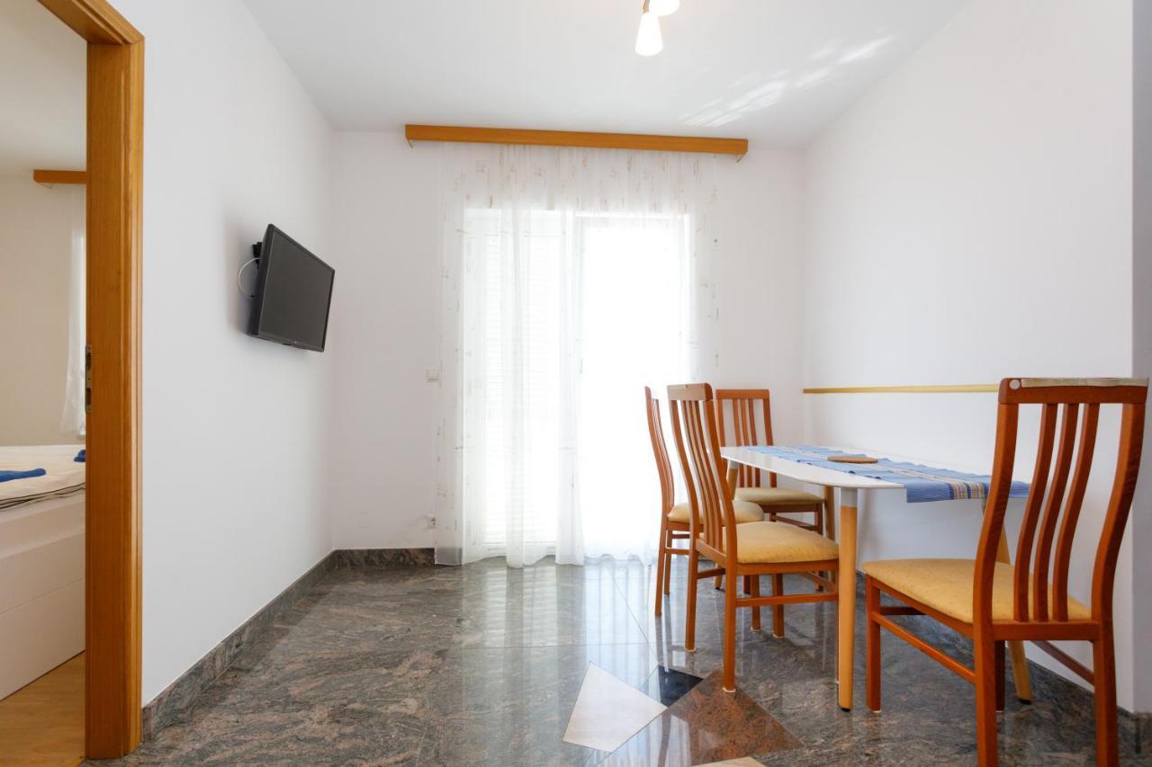 Apartments Lacic Krk Town Buitenkant foto