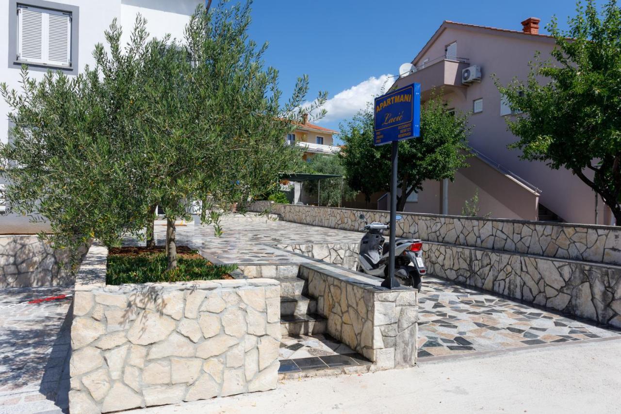 Apartments Lacic Krk Town Buitenkant foto