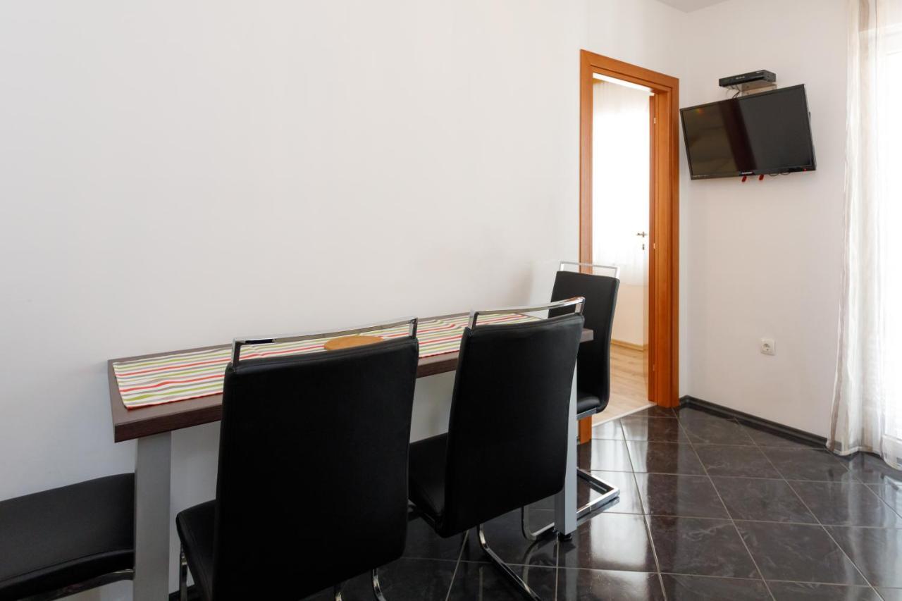 Apartments Lacic Krk Town Buitenkant foto