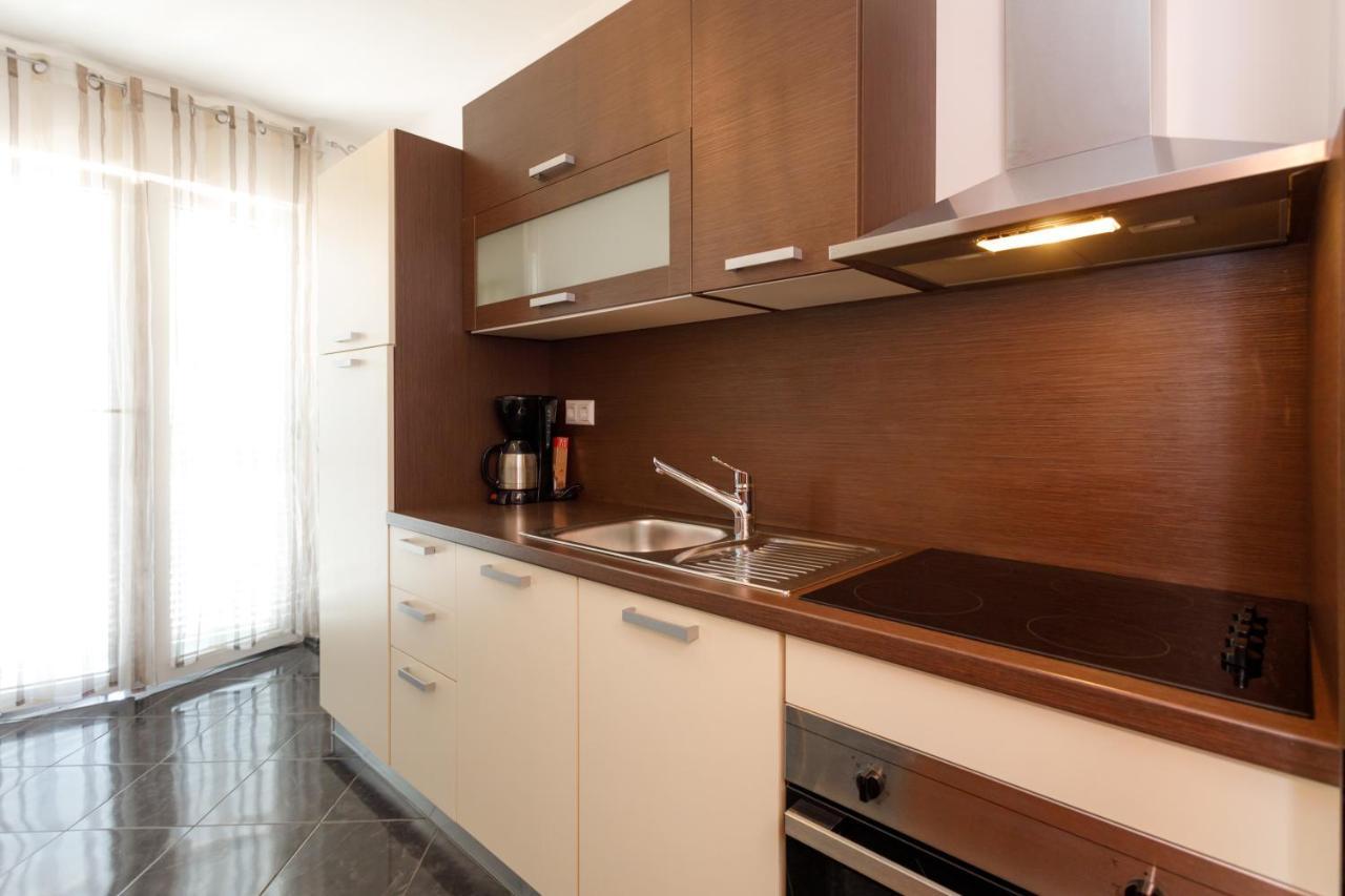 Apartments Lacic Krk Town Buitenkant foto