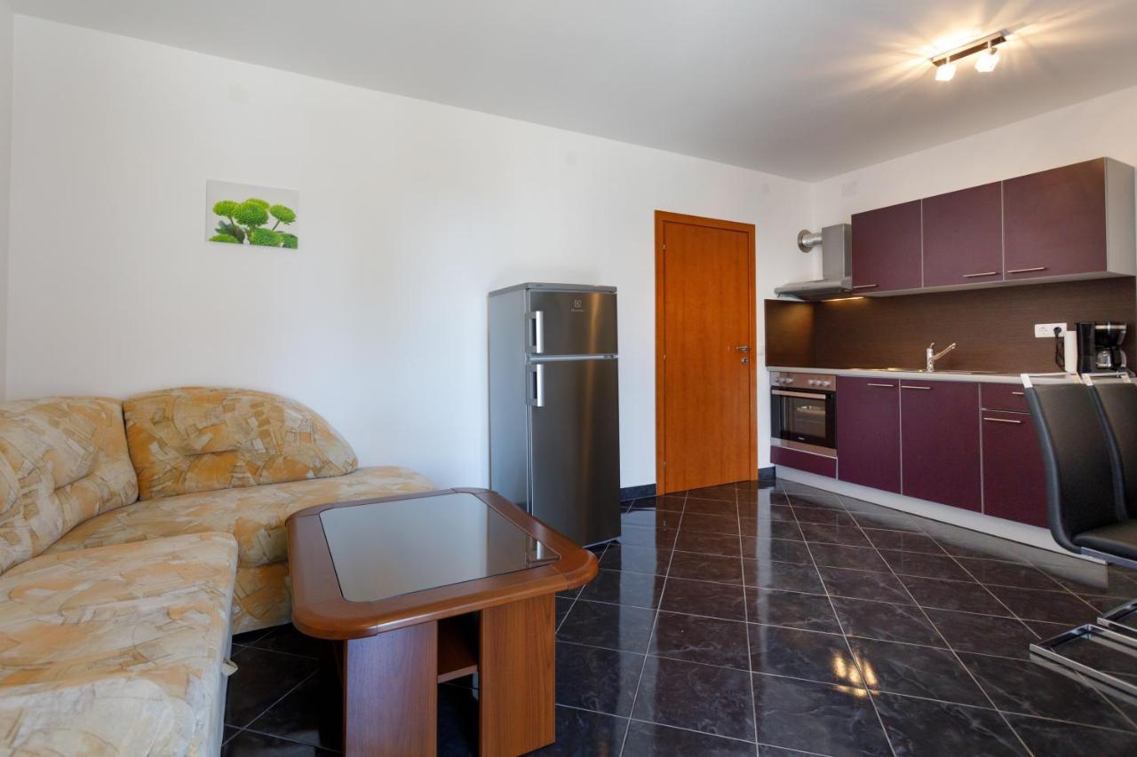 Apartments Lacic Krk Town Buitenkant foto