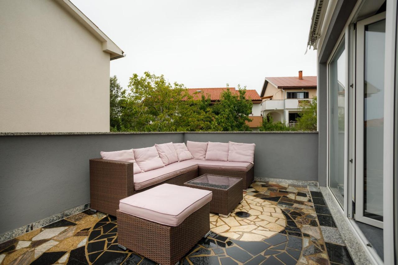 Apartments Lacic Krk Town Buitenkant foto